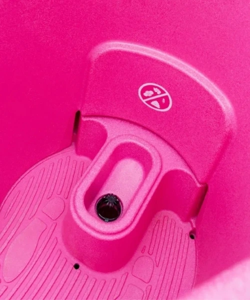 zoom sur l'intérieur de l'urinoir féminin d'Happy Festy